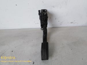 Used Accelerator pedal Renault Twingo Price on request offered by Fa. Klijnstra & Zn. VOF
