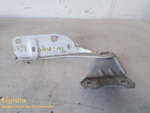 Used Bonnet Hinge Renault Twingo Price on request offered by Fa. Klijnstra & Zn. VOF