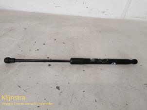 Used Set of tailgate gas struts Renault Twingo Price on request offered by Fa. Klijnstra & Zn. VOF