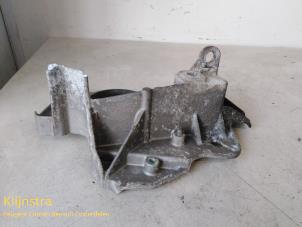 Used Gearbox mount Renault Twingo Price on request offered by Fa. Klijnstra & Zn. VOF
