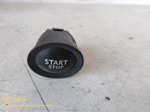 Używane Przelacznik Start/Stop Renault Megane II Grandtour (KM) 1.9 dCi 120 Cena na żądanie oferowane przez Fa. Klijnstra & Zn. VOF