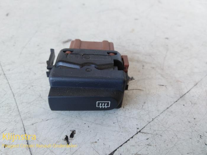 Rear window heating switch from a Renault Clio II (BB/CB) 2.0 16V Sport 2002