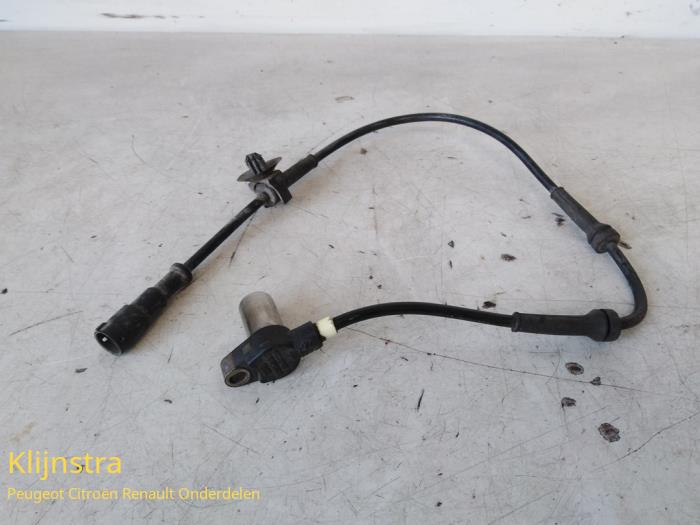 Begagnade ABS-sensor Renault Megane Coupé (DA) 1.6i Pris på förfrågan erbjuds av Fa. Klijnstra & Zn. VOF