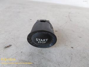 Używane Przelacznik Start/Stop Renault Megane II (BM/CM) 1.5 dCi 105 Cena na żądanie oferowane przez Fa. Klijnstra & Zn. VOF