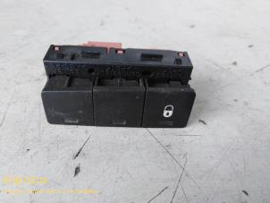 Gebrauchte Zentralverriegelung Schalter Citroen C3 Picasso (SH) 1.6 HDi 16V 90 Preis auf Anfrage angeboten von Fa. Klijnstra & Zn. VOF