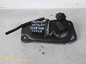 Used Front wiper motor Peugeot Partner 1.9D Price on request offered by Fa. Klijnstra & Zn. VOF