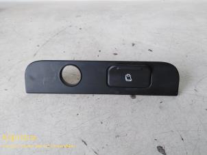 Used Dashboard decoration strip Peugeot Partner 1.9 D Price on request offered by Fa. Klijnstra & Zn. VOF
