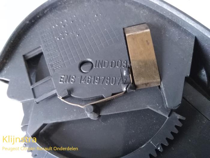 Dashboard vent from a Peugeot Expert (224) 1.9D 1998