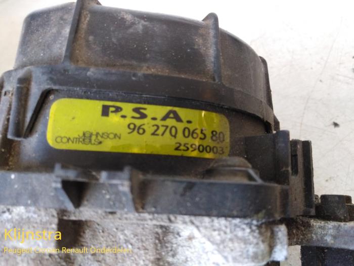Exhaust air pump from a Peugeot 206 (2A/C/H/J/S) 1.4 XR,XS,XT,Gentry 2003