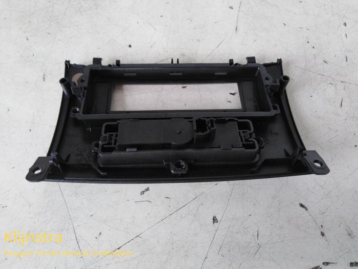 On-board computer controller from a Peugeot 407 SW (6E) 2.0 HDiF 16V 2005