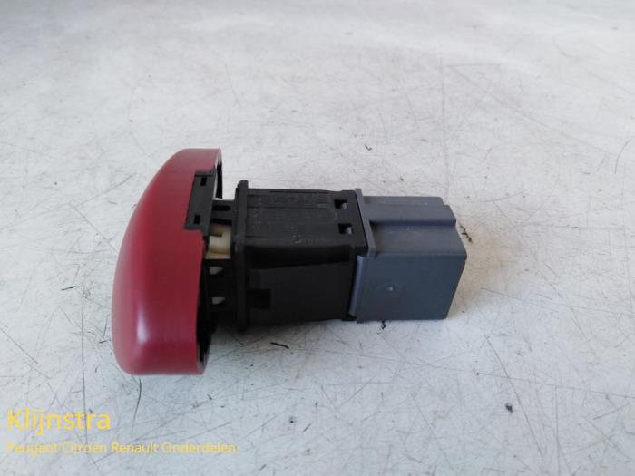 Panic lighting switch from a Peugeot 206 (2A/C/H/J/S) 1.4 XR,XS,XT,Gentry 1999