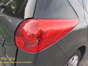 Gebrauchte Rücklicht rechts Peugeot 207 SW (WE/WU) 1.6 16V Preis auf Anfrage angeboten von Fa. Klijnstra & Zn. VOF