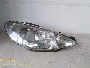 Used Headlight, right Peugeot 206 (2A/C/H/J/S) 1.6 16V Price on request offered by Fa. Klijnstra & Zn. VOF