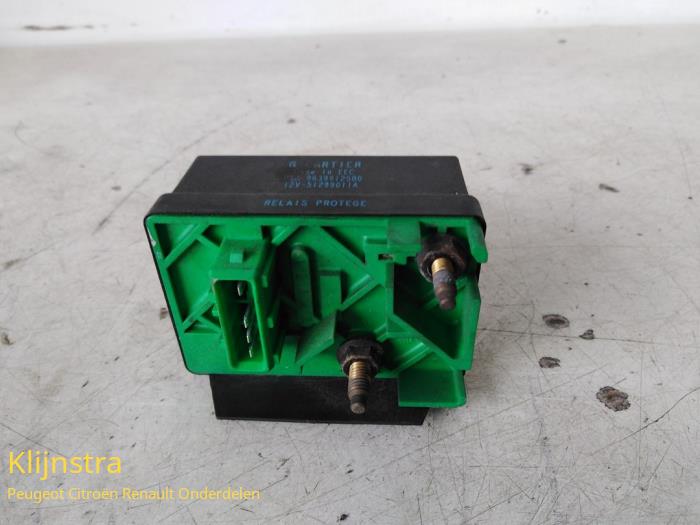 Glow plug relay from a Peugeot 406 (8B) 2.0 HDi 90 2001