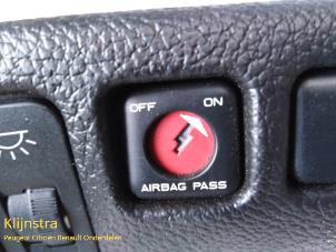 Used Airbag switch Peugeot 206 (2A/C/H/J/S) 1.4 XR,XS,XT,Gentry Price on request offered by Fa. Klijnstra & Zn. VOF