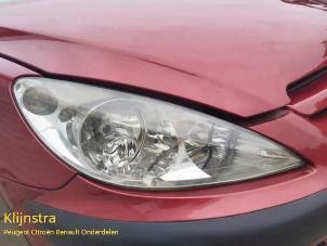 Used Headlight, right Peugeot 307 Break (3E) 1.4 HDi Price on request offered by Fa. Klijnstra & Zn. VOF