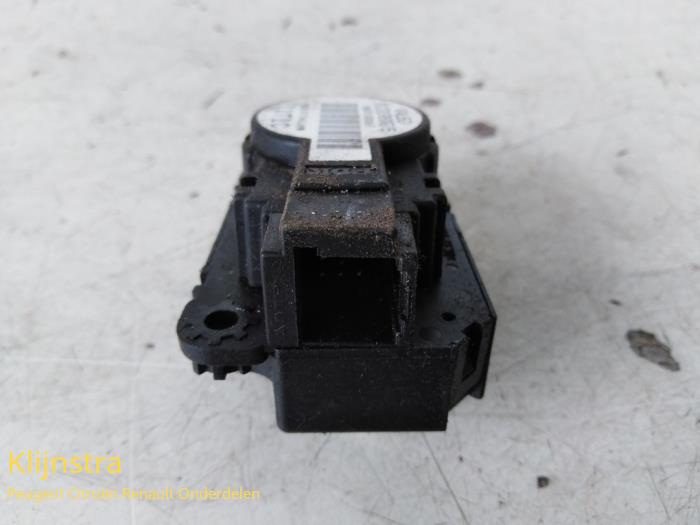 Heater valve motor from a Renault Megane 2011