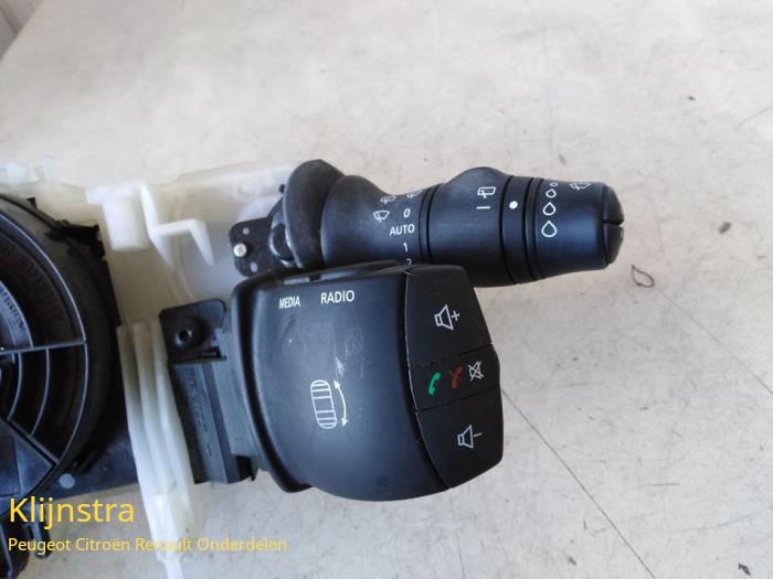 Interruptor combinado columna de dirección de un Renault Megane Break 2012