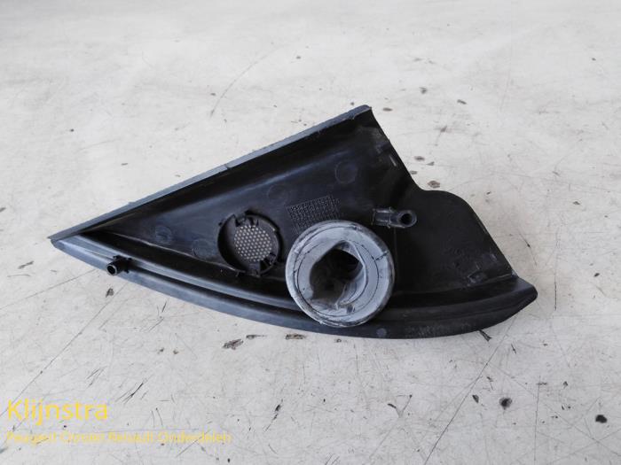 Mirror housing, left from a Peugeot 206 (2A/C/H/J/S) 1.9 D 2002