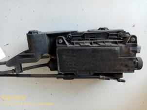 Usados Motor de freno de mano Renault Scénic II (JM) 1.6 16V Precio de solicitud ofrecido por Fa. Klijnstra & Zn. VOF