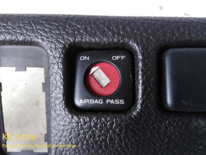 Airbag switch from a Peugeot 206 (2A/C/H/J/S) 1.4 16V 1998