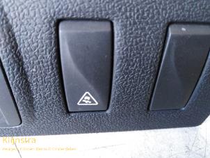 Usados Interruptor ESP Renault Megane Break Precio de solicitud ofrecido por Fa. Klijnstra & Zn. VOF