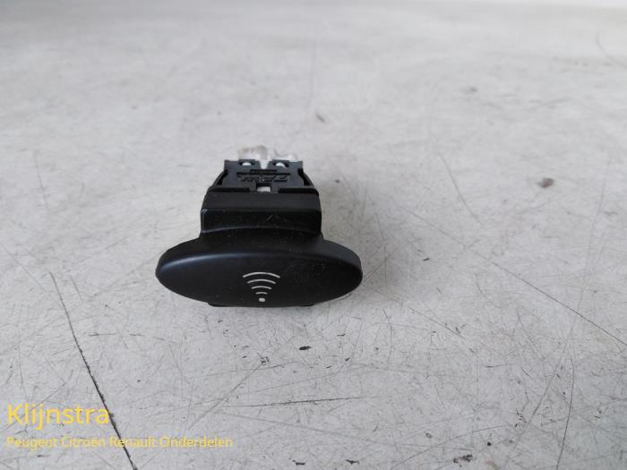 Begagnade Larmsensor Citroen C5 I Break (DE) 2.0 16V Pris på förfrågan erbjuds av Fa. Klijnstra & Zn. VOF