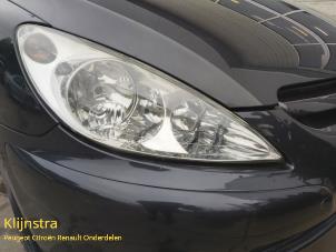 Used Headlight, right Peugeot 307 SW (3H) 2.0 16V Price € 55,00 Margin scheme offered by Fa. Klijnstra & Zn. VOF