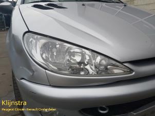 Używane Reflektor prawy Peugeot 206 CC (2D) 1.6 16V Cena na żądanie oferowane przez Fa. Klijnstra & Zn. VOF