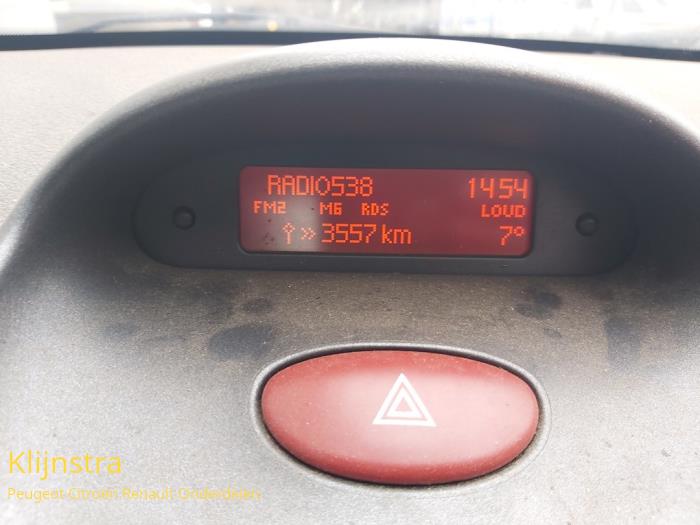 Affichage intérieur d'un Peugeot 206 CC (2D) 1.6 16V 2003