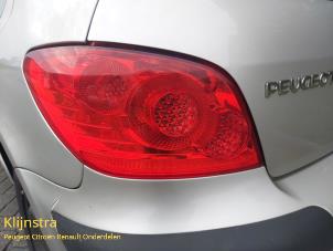 Gebrauchte Rücklicht links Peugeot 307 (3A/C/D) 1.6 16V Preis auf Anfrage angeboten von Fa. Klijnstra & Zn. VOF