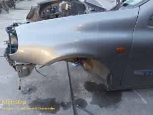 Used Front wing, left Renault Clio II (BB/CB) 1.4 16V Si Price on request offered by Fa. Klijnstra & Zn. VOF