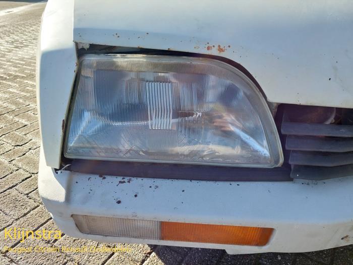 Używane Reflektor prawy Citroen CX II 2.5 RD,TGD Cena na żądanie oferowane przez Fa. Klijnstra & Zn. VOF