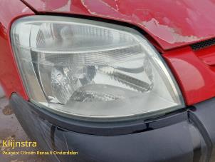 Używane Reflektor prawy Peugeot Partner 2.0 HDI Cena na żądanie oferowane przez Fa. Klijnstra & Zn. VOF