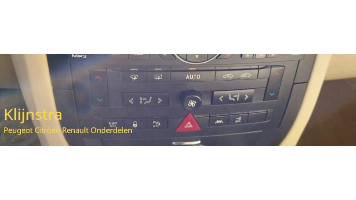 Heater control panel from a Citroën C6 (TD) 2.7 HDiF V6 24V 2006