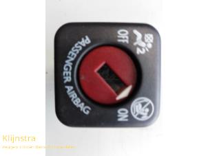 Usados Interruptor de airbag Citroen C3 Aircross (2C/2R) 1.6 BlueHDi 120 Precio € 20,00 Norma de margen ofrecido por Fa. Klijnstra & Zn. VOF