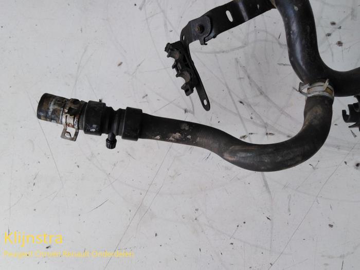 Water pipe from a Peugeot 206 CC (2D) 1.6 16V 2003