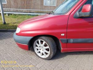 Used Front wing, left Peugeot Partner Combispace 1.6 16V Price on request offered by Fa. Klijnstra & Zn. VOF