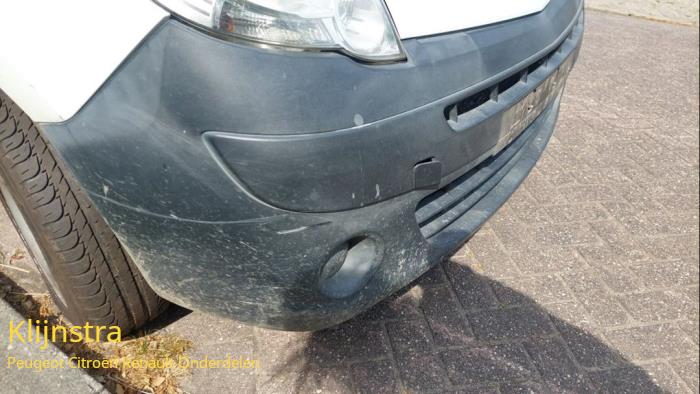 Zderzak przedni z Renault Kangoo Express (FW) 1.5 dCi 70 2011