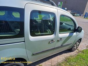 Used Side loading-door window Renault Kangoo/Grand Kangoo (KW) 1.6 Price on request offered by Fa. Klijnstra & Zn. VOF