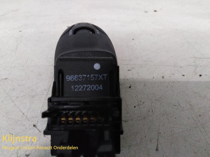 Cruise control switch from a Peugeot 3008 2014