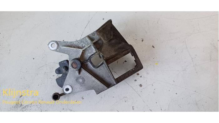 Gearbox mount from a Peugeot 406 Coupé (8C) 2.0 16V 1999