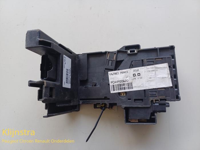 Fuse box from a Citroën C4 Picasso (UD/UE/UF) 1.6 16V VTi 120 2010