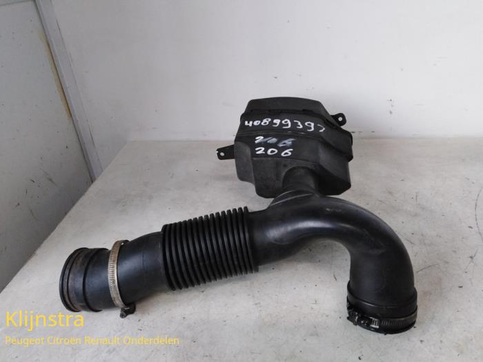Air intake hose from a Peugeot 206 (2A/C/H/J/S) 1.9 D 2000
