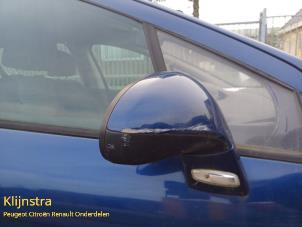Used Wing mirror, right Peugeot 308 (4A/C) 1.6 HDi 16V Price on request offered by Fa. Klijnstra & Zn. VOF