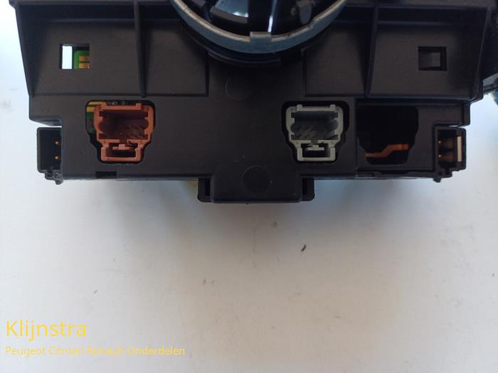 Steering column stalk from a Citroen Xsara Picasso 2011