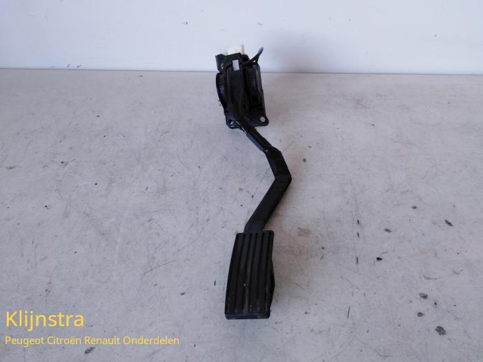 Accelerator pedal from a Peugeot 407 SW (6E) 2.0 HDiF 16V 2005