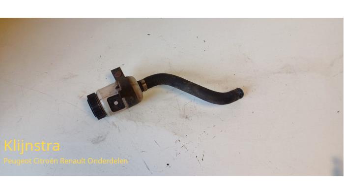 Gebrauchte Lenkkraftverstärker Ölbehälter Peugeot 106 II 1.4 XN,XR,XS,XT Preis auf Anfrage angeboten von Fa. Klijnstra & Zn. VOF
