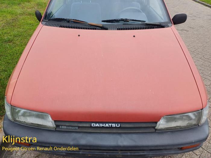 Używane Maska Daihatsu Charade (G100/101/102/112) 1.3 TX,CX 16V Cena na żądanie oferowane przez Fa. Klijnstra & Zn. VOF