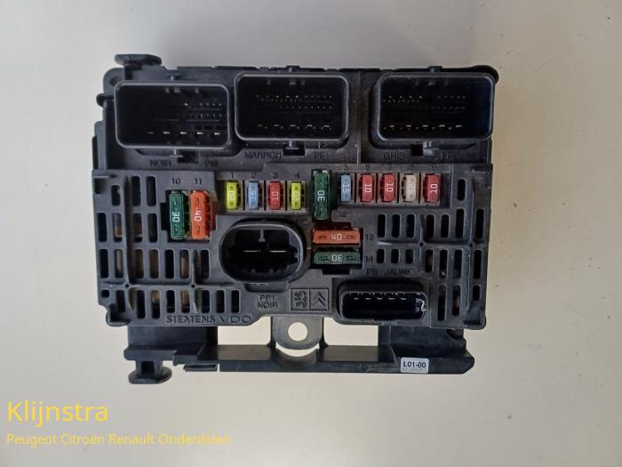 Fuse box Peugeot 407 SW S118983001 SIEMENS
